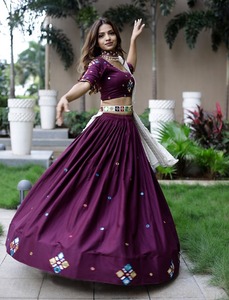 Nouvelle Collection de vêtements ethniques de travail manuel miroir pour femmes, Lehanga Choli du fournisseur et de l'exportation indiens - Product Image 2