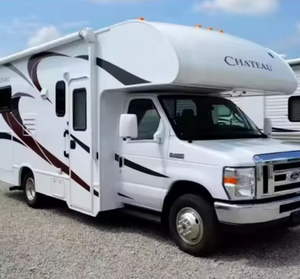 Autocaravana Usada en Venta Rápida, Modelo 2021-2024, Thor Motor C-Coach Clase C, CHATEAU 22E, Limpia, para Campamentos - Product Image 3