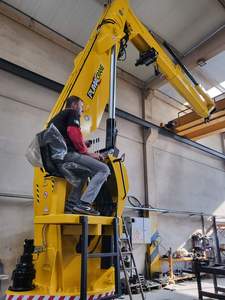 Grúa de cubierta costa afuera hidráulica de alto Momento de carga de 35TON Grúa marina de mejor diseño para planta de fabricación de núcleo de construcción fuerte - Product Image 6