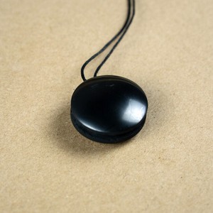 Colgante de shungita en forma de tableta de 1.4 pulgadas (35 mm) - Product Image 2