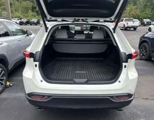 NUEVO Toyota Venza 2022 con Cámara Trasera, Asientos de Cuero, Volante a la Izquierda - Auto Usado - Product Image 3