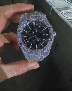 Reloj de Hombre Estilo Hip Hop Hecho a Mano con Diamantes, Resistente al Agua, Pantalla Analógica, Esfera de Cristal, Correa de Cuero - un Complemento Elegante para Cualquier Atuendo - Product Image 1