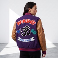 Blouson universitaire à col montant en chenille avec patchs intégrés, logo frontal, manches en cuir marron et laine violette, OEM mondial