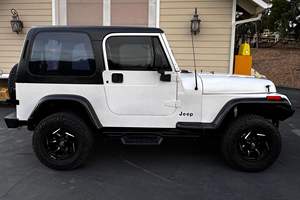 Jeep Wrangler S 4x4 de 1993 d'occasion, récemment remis à neuf, boîte manuelle 5 vitesses, 4 roues motrices, provenant de Californie depuis 1997, sans réserve. - Product Image 2