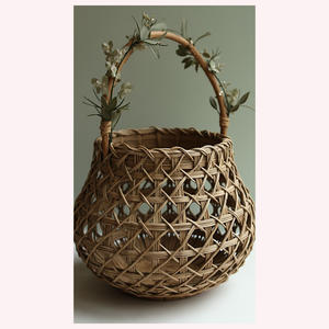 The Tranquil Thread Vase Boho Luxe Tejido a mano Seagrass y recipiente de ratán para exhibiciones florales artísticas - Product Image 5