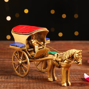 Chariot à chevaux en laiton, pièce d'art pour la décoration de la salle à manger, centre de table, décoration de bureau, pièce d'accent artisanale - Product Image 1