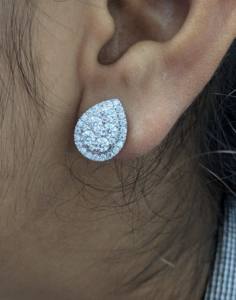 Boucles d'oreilles à clous en moissanite taille ronde de 2 carats avec halo, en or blanc massif 14 carats, fermoir à pression, bijoux classiques pour femmes - Product Image 5