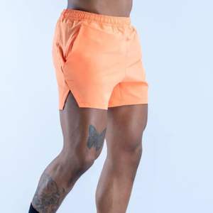 Shorts de sport décontractés pour hommes en gros personnalisés, shorts en polyester respirant à séchage rapide avec poches pour le basketball et l'entraînement - Product Image 3