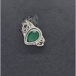 Elegante anillo de piedras preciosas de ónix verde en plata de ley 925 hecho a mano para mujer - Product Image 1