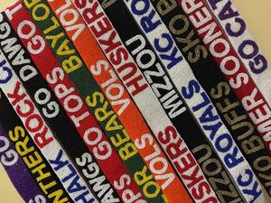 Pochettes personnalisées en forme d'œil, brodées de perles et de sequins, avec fermeture éclair ouverte, bouton, étanches, et sangle réglable pour les magasins de mode - Product Image 3