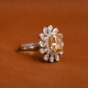 แหวนหมั้น14KT สีทองแบบคลาสสิกแหวนหมั้นแบบกำหนดเองดอกไม้รูปทรงเบาะสีเหลืองตัดในห้องปฏิบัติการที่สร้างขึ้นการตั้งค่ารัศมีเพชรของขวัญสุดหรูสำหรับ - Product Image 5