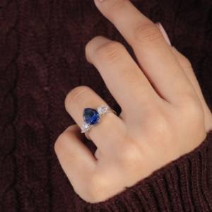 7.30ct LGD แหวนหมั้นเพชรสำหรับปลูกในห้องปฏิบัติการทรงลูกแพร์ทองขนาด14K แหวนแต่งงานแบบครอสโอเวอร์ที่ทำจากเชือกจูนิเปอร์ - Product Image 1