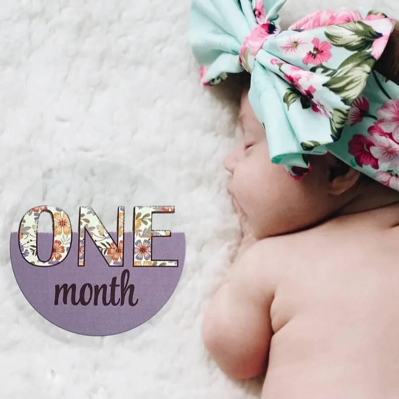 Baby Monthly Milestones Plate-Cor personalizada em madeira de qualidade-Embrulho do bebê recém-nascido-Ótimo para tirar fotos
