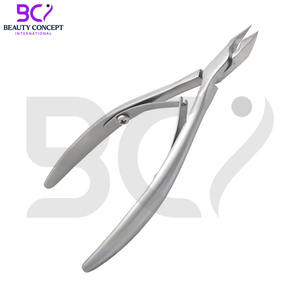 Pince à cuticules professionnelle en acier inoxydable à poignée simple, lames courbées extra-affûtées, pointe de 7 mm, ouverture large, durable - Product Image 3