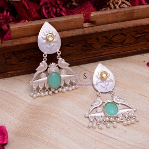 Pendientes hechos a mano de estilo bohemio con aspecto de piedras preciosas, plata oxidada, florales, estilo pesado, para boda, Sangeet Mehndi, Haldi, pendiente de uso - Product Image 1