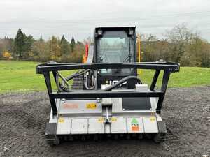 Chargeuse sur chenilles JCB 150T Eco avec attache FAE Teleskid Boom, couleur jaune, modèle Power Boom - Product Image 3