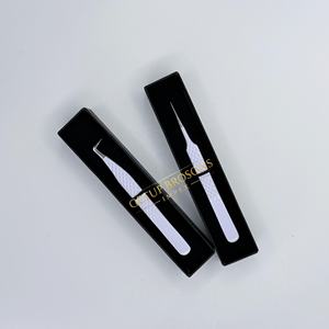 Pinzas de Extensión de Pestañas Getup Brosons Impex de Acero Inoxidable con Aislamiento de 90 Grados, Recubrimiento Blanco en Polvo, Herramienta Profesional para Pestañas - Product Image 1