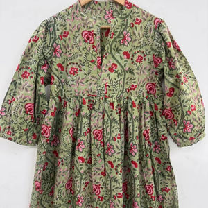 Vestido Maxi de Algodón con Estampado Floral Verde Oliva, Cuello en V, Estilo Boho - Product Image 1