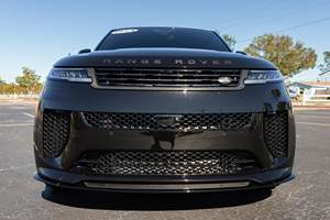 Range Rover Sport SV Edition One 2024 d'occasion en parfait état, faible kilométrage - Product Image 5