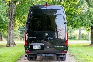 Mercedes-Benz Sprinter 3500XD Ultimate Toys Coach 2025 Usada Premium, Conversión de Furgoneta de Lujo - Product Image 2