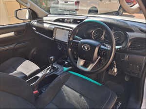 Auto Usado de Calidad a Precio Accesible, Toyota Hilux 2024 2.4 GD-6, Carrocería Elevada, Cabina Extendida, Volante a la Derecha - Product Image 4