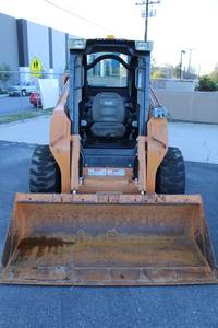 Chargeuse compacte sur chenilles Case SR200 2011 : Puissance compacte et performances fiables - Product Image 3