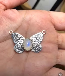 Connecteur papillon minimaliste connecteur de pierres précieuses arc-en-ciel de forme ovale connecteur de charme en laiton à broches papillon - Product Image 1