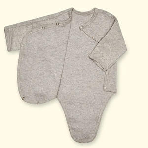 Vêtements adaptatifs pour enfants handicapés, récupération post-chirurgicale, robe de patient à manches longues, accès par boutons pression sur les côtés, jersey de chimiothérapie 100% - Product Image 1