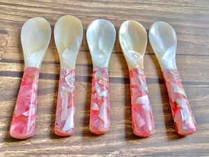 Cuchara artesanal de caviar de nácar para cena fina - Product Image 5