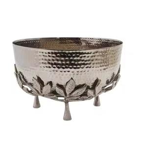 Bol décoratif en métal doré avec poignée florale élégante, parfait pour la décoration intérieure de luxe et la conception élégante de centre de table - Product Image 4