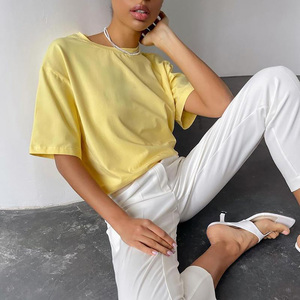 Camiseta informal de manga corta de algodón para mujer OEM ODM para cuello polo dobladillo curvo estampado digital ajuste holgado estampado de verano - Product Image 3