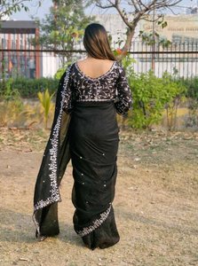 SECUENCIA GEORGETTE DE DISEÑADOR CON FRONTERA DE TUBERÍA TRABAJO SAREE CON BLUSA DESCOSADA NEGRO - Product Image 4