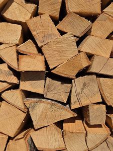 Bois de chauffage naturel séché au four, bois dur fendu en sac de 1 tonne - Product Image 4