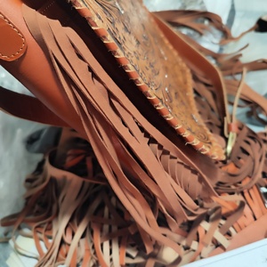 Nouveauté personnalisable style bohème en cuir véritable avec pompon fleurs fermeture éclair sac à bandoulière pour femmes fabricant de haute qualité - Product Image 4