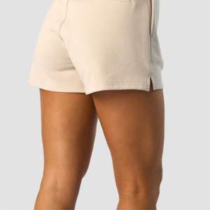 Pantalones cortos deportivos para mujer con tela que absorbe la humedad, ideales para correr, yoga y actividades de fitness, pantalones cortos personalizados para mujer - Product Image 6