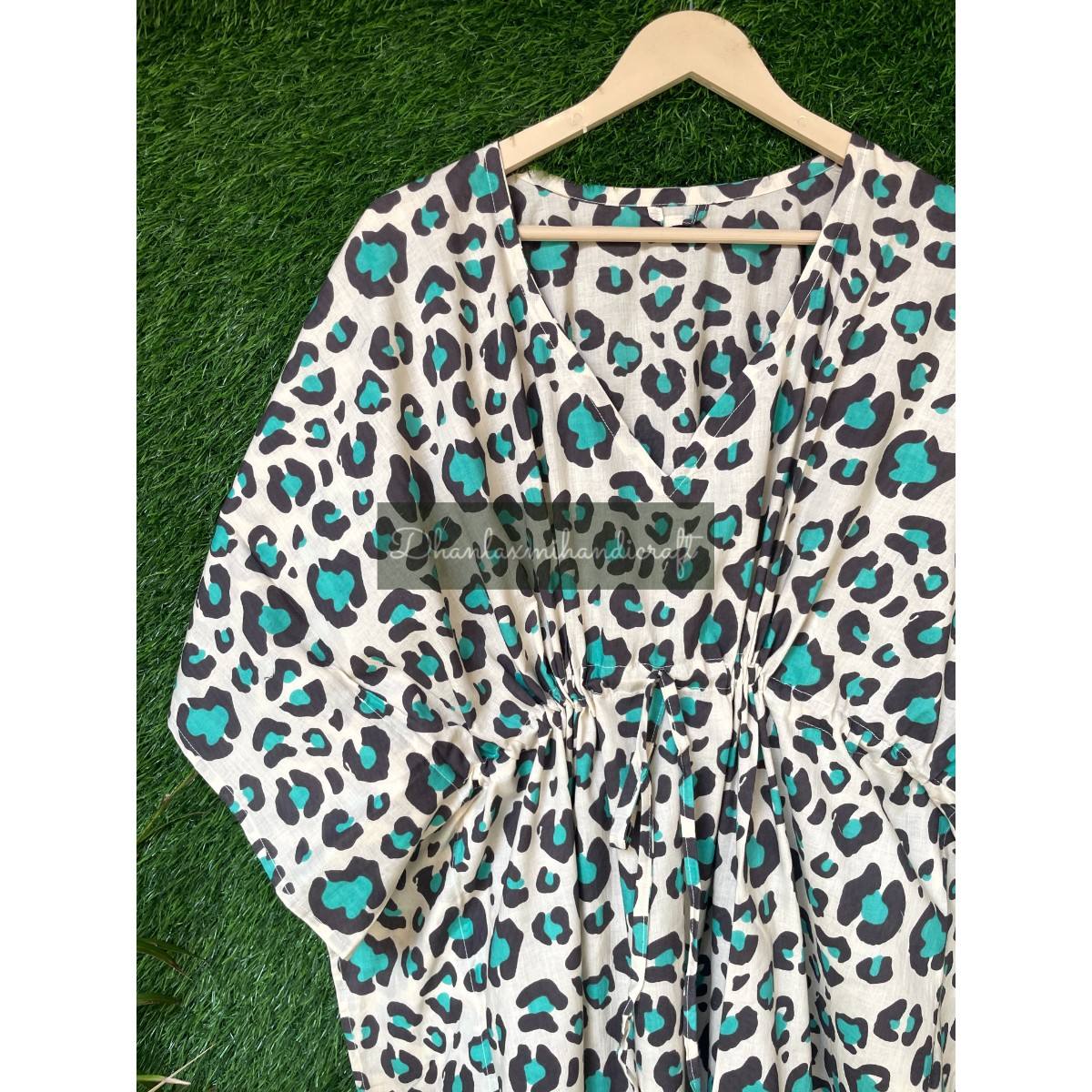 มีสีเขียวขุ่น