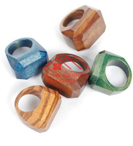 Petite taille et bas prix vente chaude accessoires décoratifs en bois faits à la main ronds de serviette en bois décoratifs de haute qualité - Product Image 3