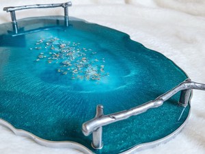 ถาดใส่อาหารและโต๊ะเครื่องแป้งทำจากเรซินน้ำหนักเบาพร้อมดีไซน์แวววาวสำหรับใช้ในชีวิตประจำวันที่ชายฝั่งต่ำโดย aaliyan impex - Product Image 3