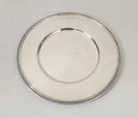 Assiette de Présentation Classique en Acier Inoxydable Poli, Bordure Perle Plaqué Argent, Écologique, Logo Personnalisé, pour Maison et Mariage