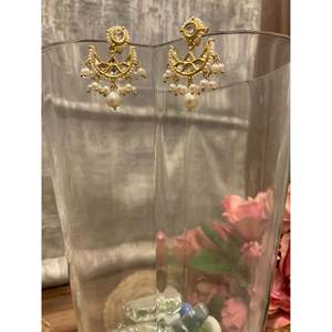 Boucles d'oreilles chic en diamant Kundalam Bestseller - Product Image 1