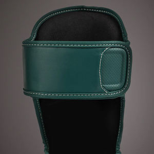 Protector de Espinilla de Boxeo y MMA de Cuero PU Color Verde, Servicio OEM, Mejor Proveedor con Logotipo Propio, Duradero y Ligero, por AMAZING INDUSTRIES - Product Image 5