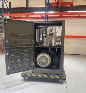 Compresseur d'air industriel à piston jaune et noir, lubrifié, refroidi par air, unité stationnaire 35 bars 10 bars pour usage en usine - Product Image 4