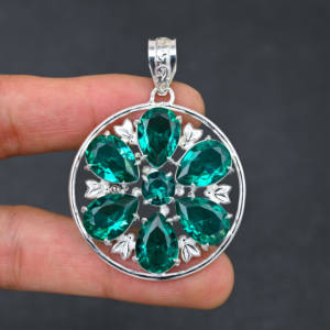 Pendentif en pierre précieuse d'apatite verte de laboratoire fait à la main en argent 925 plaqué bijoux de créateur cadeau pour les femmes - Product Image 1