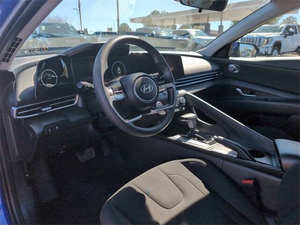 Usado 2024 H * yundai Elantra SEL - Product Image 4