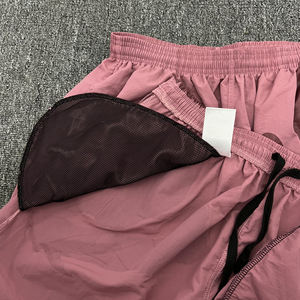 Short en nylon à séchage rapide pour hommes OEM Style unique confortable avec broderie Motif solide Haute qualité - Product Image 5