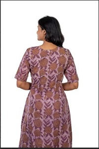 Cebolla Rosa estampado floral de una pieza Vanaspati Handblock elegante Algodón puro estilo étnico forro acampanado Maxi estilo - Product Image 3