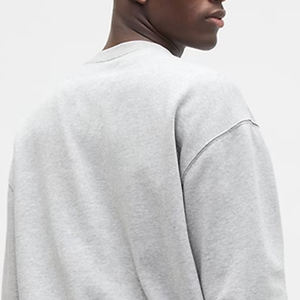 เสื้อสเวตเชิ้ตคอกลมสำหรับผู้ชาย สวมใส่ได้ทุกวัน ผลิตจากวัสดุคุณภาพสูง พร้อมโลโก้ที่ปรับแต่งได้ และดีไซน์เรียบง่าย ตะเข็บเย็บคุณภาพพรีเมียม - Product Image 5