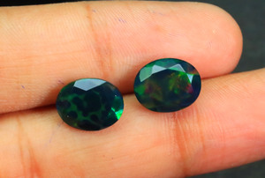 Maravillosa piedra preciosa de ópalo negro etíope forma ovalada para Arco Iris llamativo facetado ópalo negro etíope que incluye piedra de panal - Product Image 3