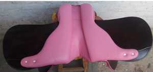อานหนังแท้สีชมพูอเนกประสงค์สำหรับขี่ม้าและแข่งภาษาอังกฤษสินค้าอินเดียใหม่ - Product Image 3
