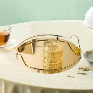Bandeja decorativa para servir de tendencia superior en diseño ovalado dorado brillante con asas elegantes perfectas para entretenimiento de lujo - Product Image 1